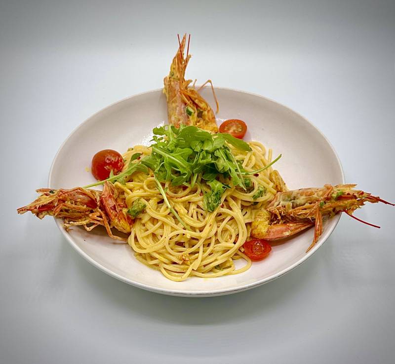 Spaghetti aux gambas, asperges et roquette