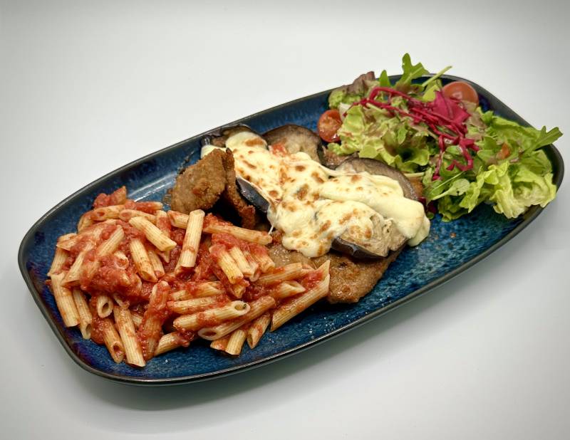 Escalope de Veau Milanaise Gratinée aux Aubergines et Mozzarella di Buffala - Penne